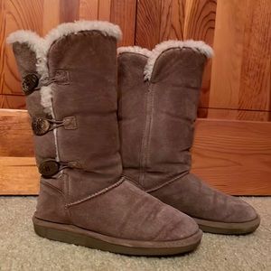 Bearpaw tall boot with snaps